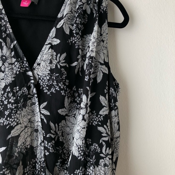 🛍️ 4/$25 Vince Camuto Botanical Faux Wrap Chiffon Blouse - Picture 6 of 6